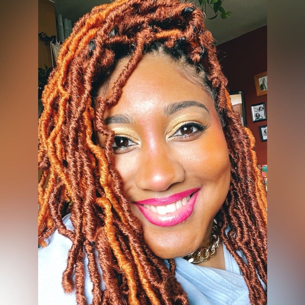 Meet your Posher, Alexis